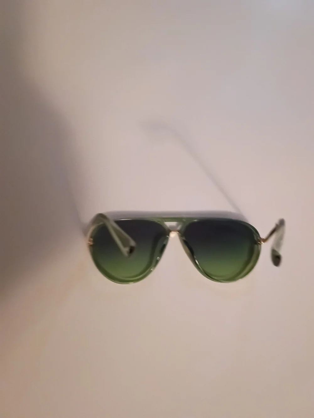 Men's Green Aviator Sunglasses with Gradient Lenses
